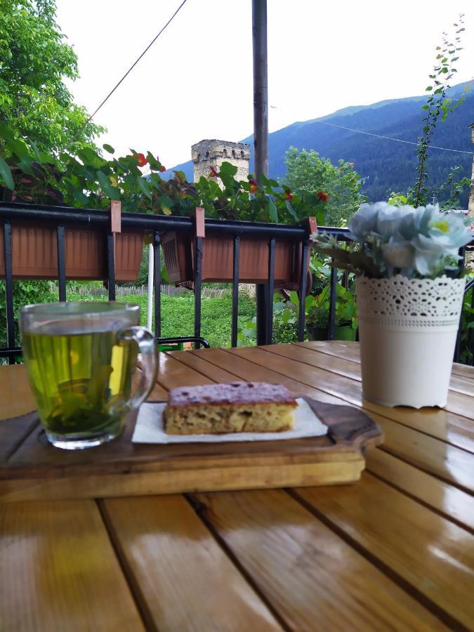 Ailama Guesthouse Местія Екстер'єр фото