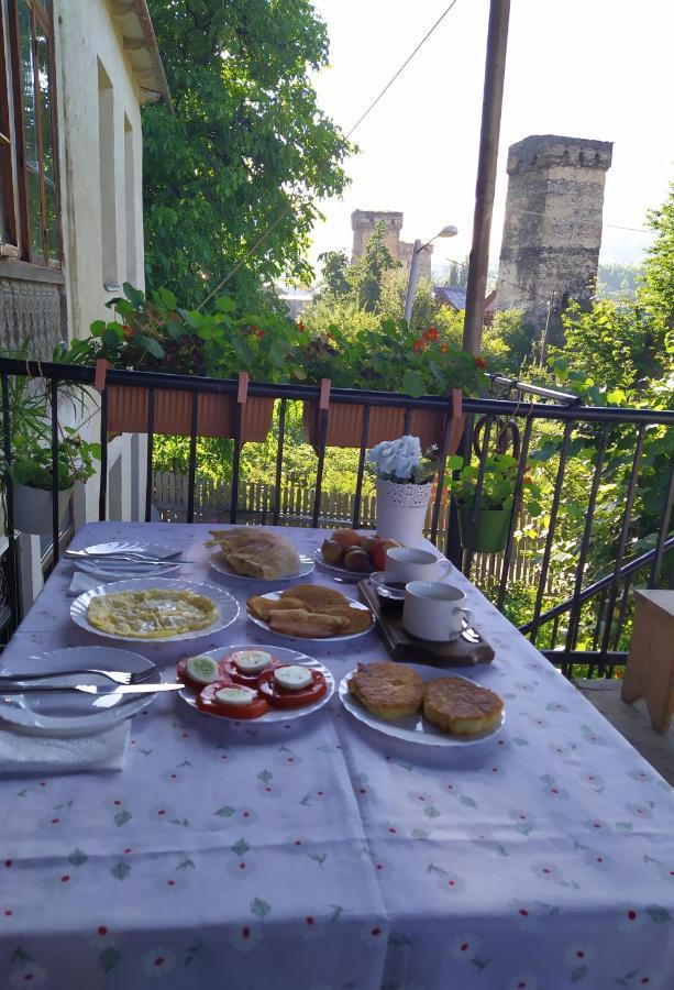 Ailama Guesthouse Местія Екстер'єр фото