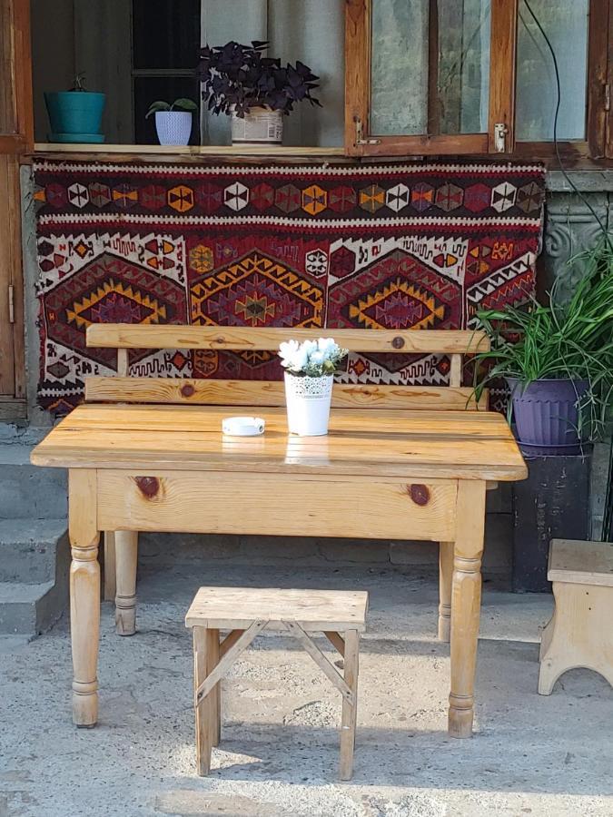 Ailama Guesthouse Местія Екстер'єр фото