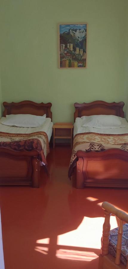 Ailama Guesthouse Местія Екстер'єр фото