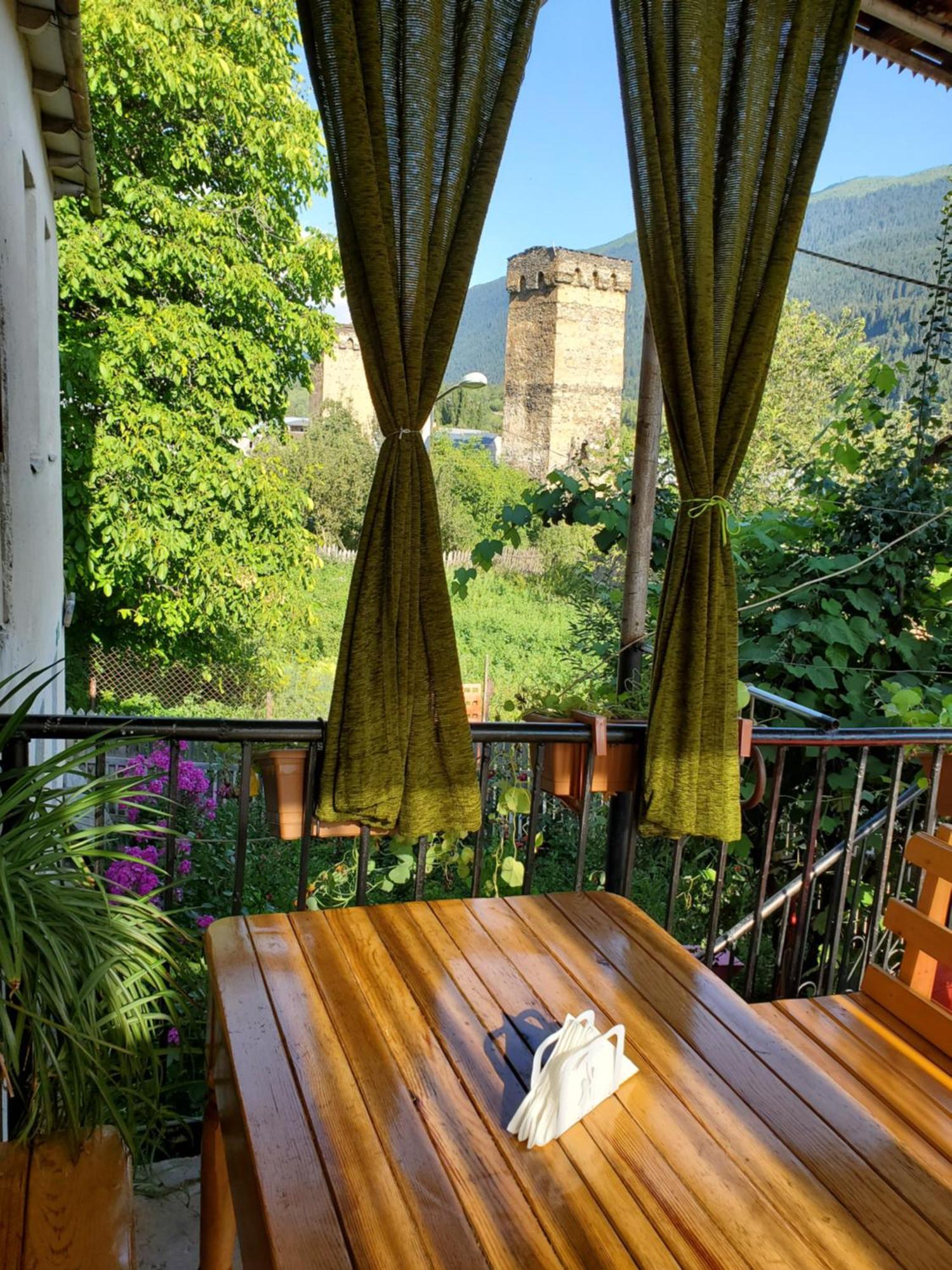 Ailama Guesthouse Местія Екстер'єр фото