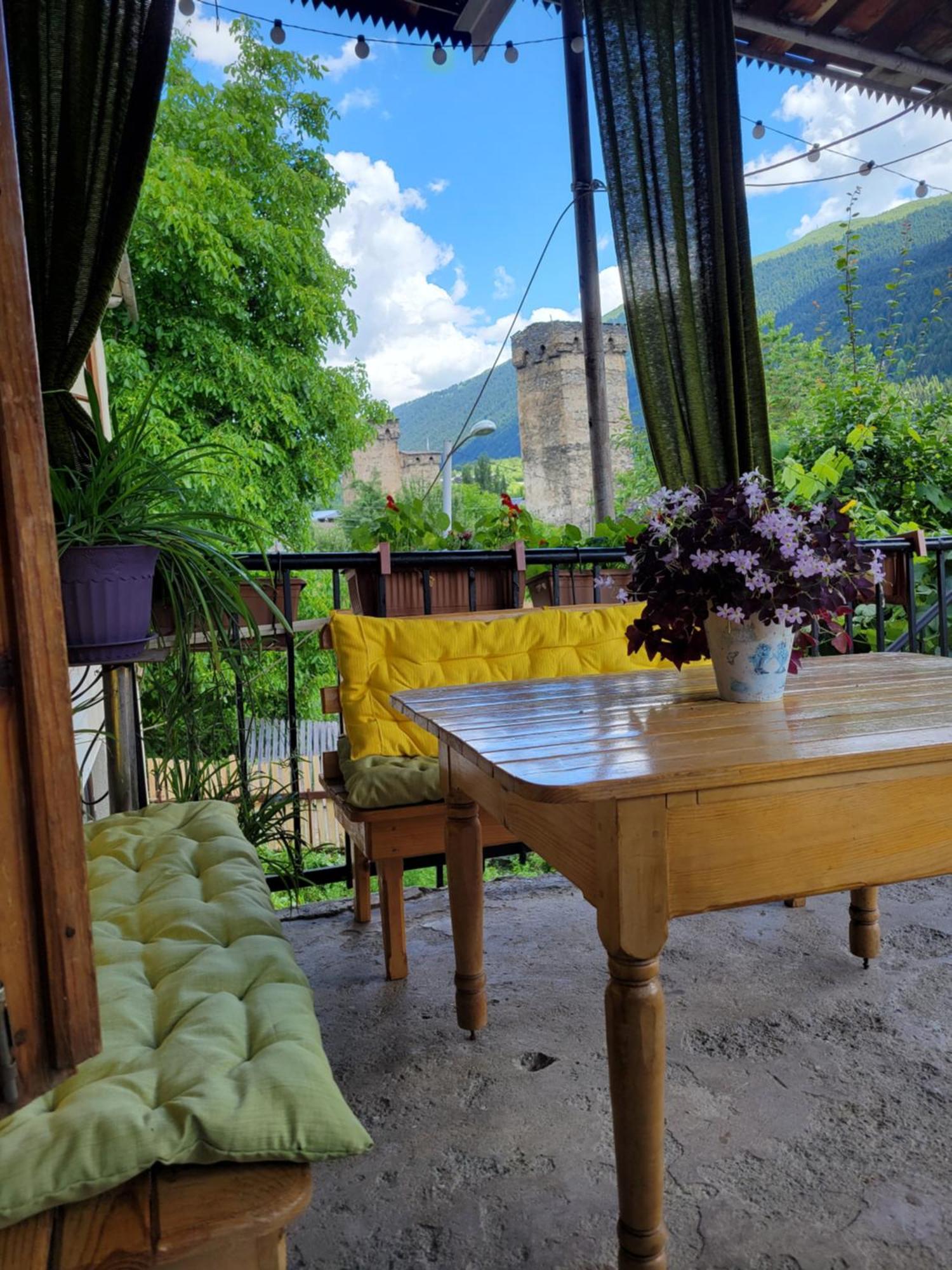 Ailama Guesthouse Местія Екстер'єр фото