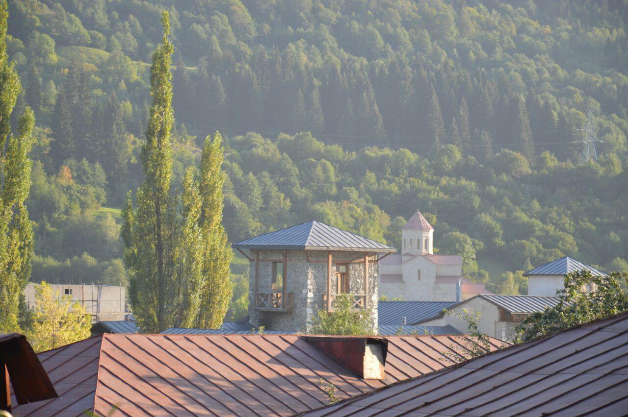 Ailama Guesthouse Местія Екстер'єр фото