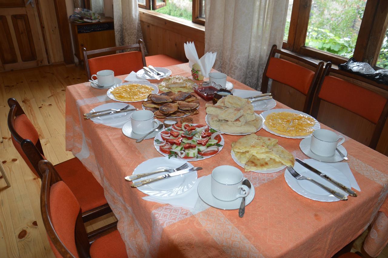 Ailama Guesthouse Местія Екстер'єр фото